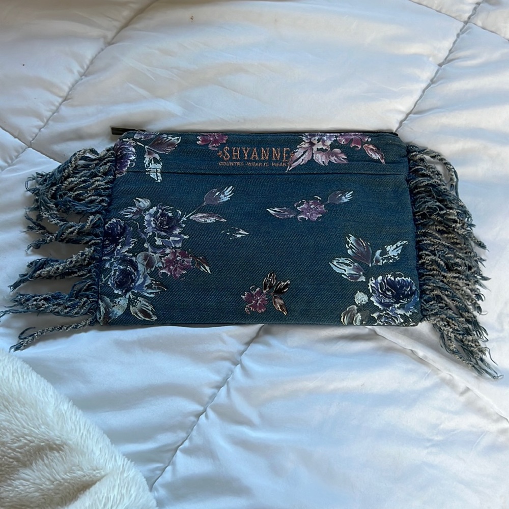 Shyanne little zip bag. From boot barn